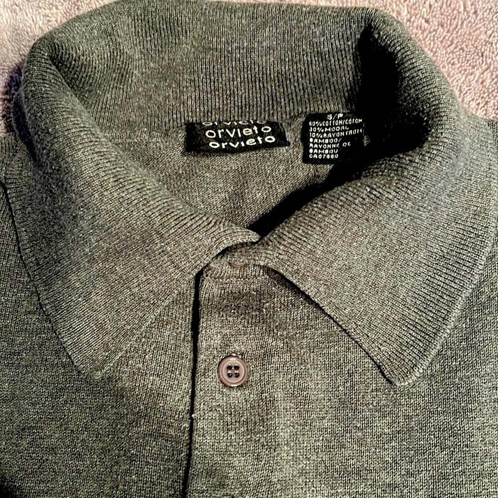 Orvieto Mens long sleeve sweater. Size Small.